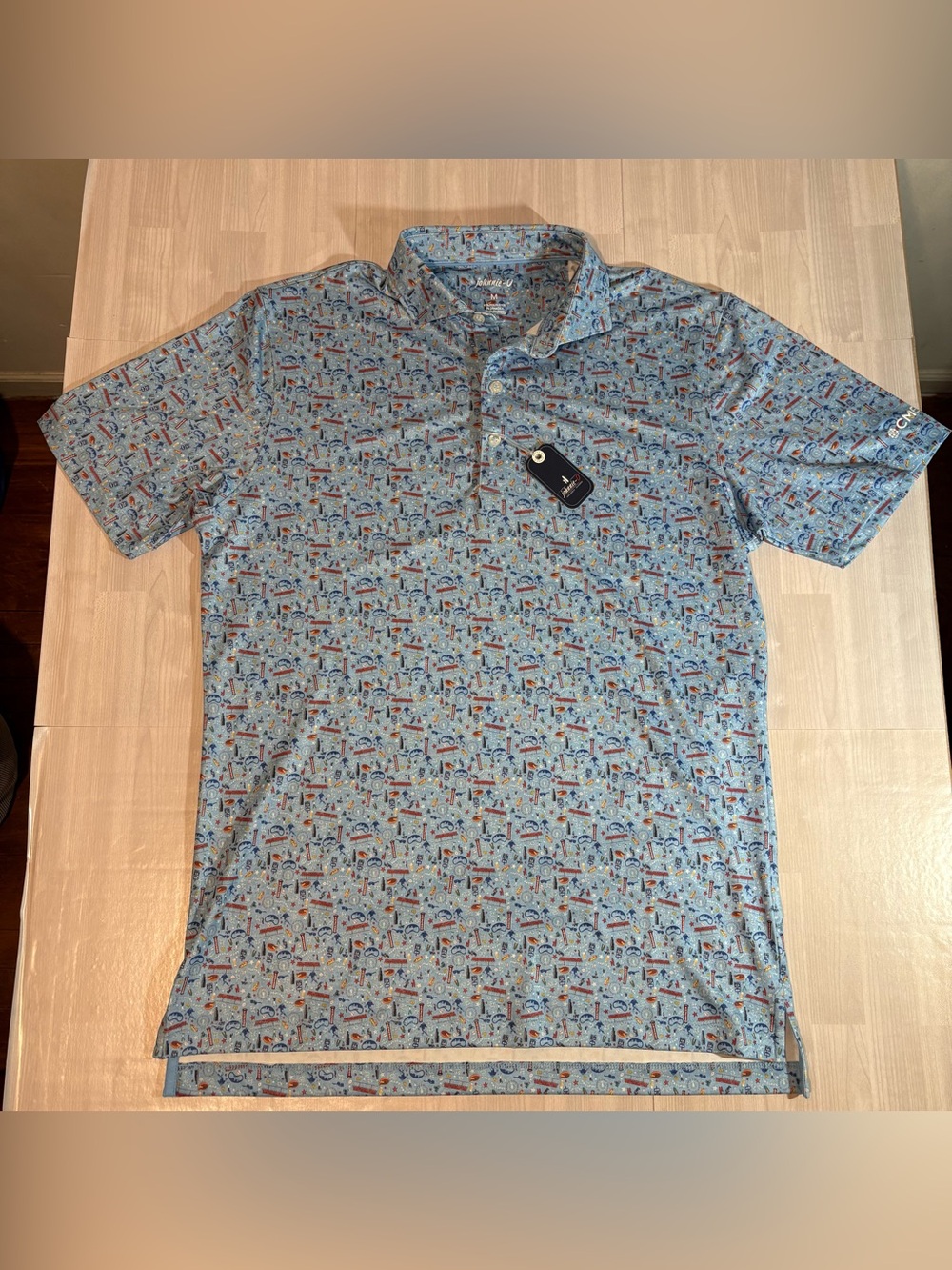 Johnnie O Polo Shirt Mens Medium Blue Chi Town Chicago Print Golf UPF 50 NWT